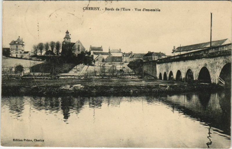 Carte postale ancienne Cherisy Bords de l'Eure France à Cherisy