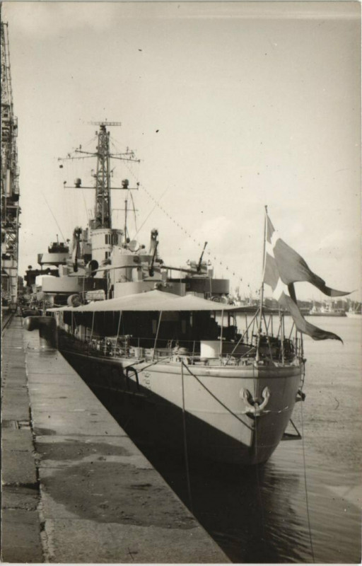 Carte postale ancienne Warship Neptune - Nav. Ecole Ships