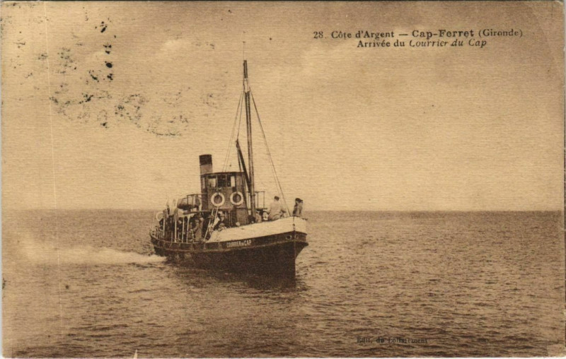Carte postale ancienne Arrivee du Courrier du Cap - Cap-Ferret Ships