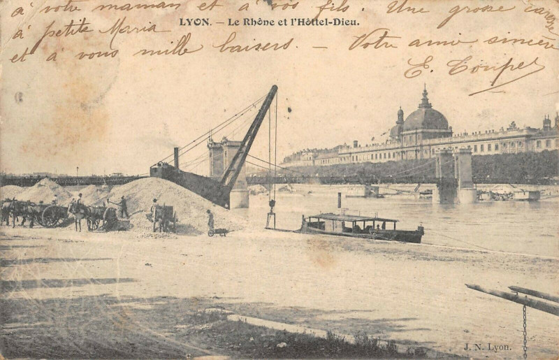 Carte postale ancienne Lyon Le Rhone Et Hotel Dieu à Lyon