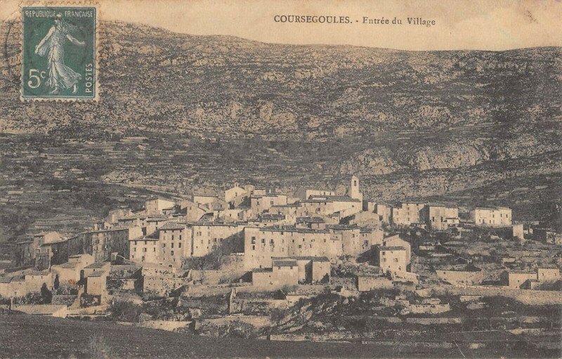 Carte postale ancienne Coursegoules Entree Du Village à Coursegoules