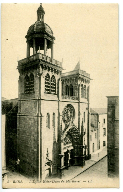 Carte postale ancienne Cantal Riom L'Eglise Notre-Dame du Marthuret