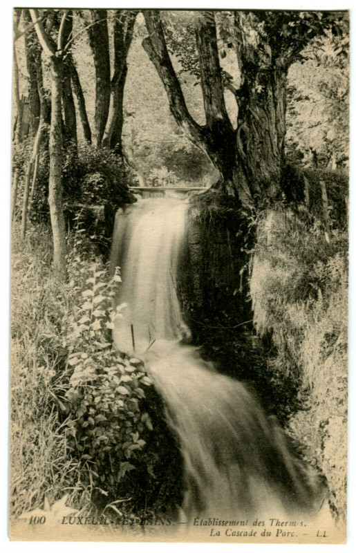 Carte postale ancienne Haute-Saône Luxeuil-les-Bains Etablissement des Thermes Cascade du Parc à Luxeuil-les-Bains