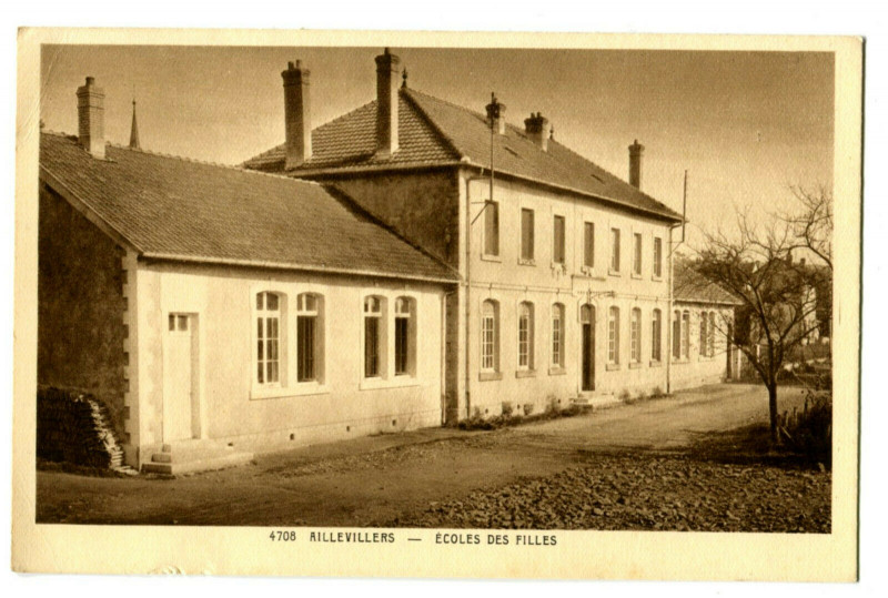 Carte postale ancienne Haute-Saône Aillevillers Ecoles des Filles
