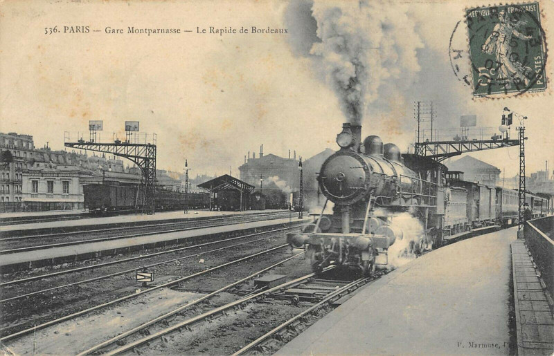 Carte postale ancienne Gare Montparnasse - Le rapide de Bordeaux à Paris 15e