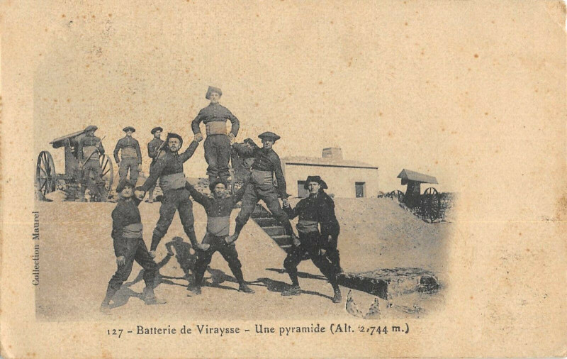 Carte postale ancienne Batterie De Viraysse Une Pyramide