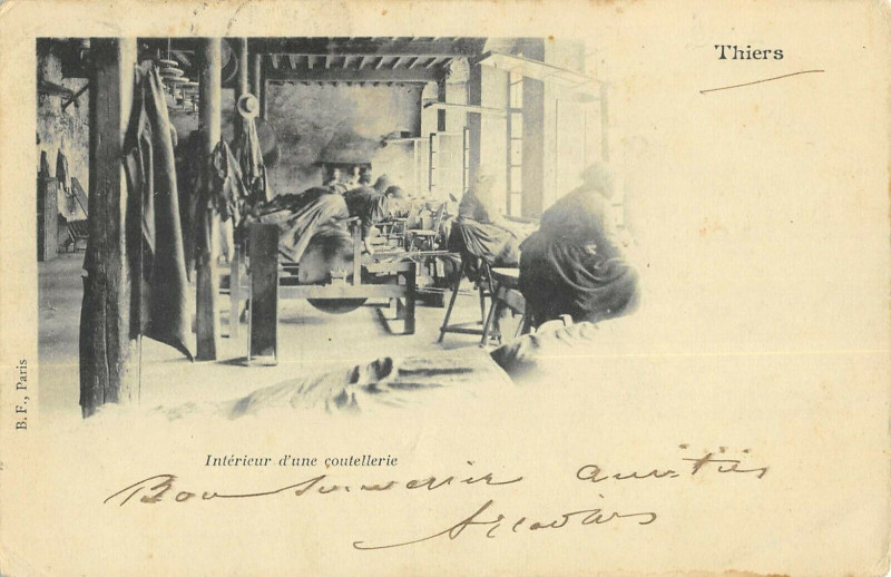 Carte postale ancienne Thiers Interieur D'Une Coutellerie à Thiers