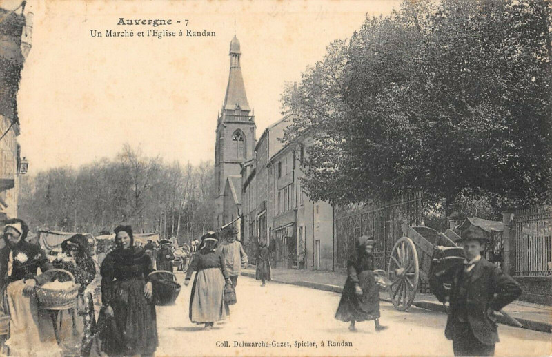 Carte postale ancienne Un Marche A Randan à Randan