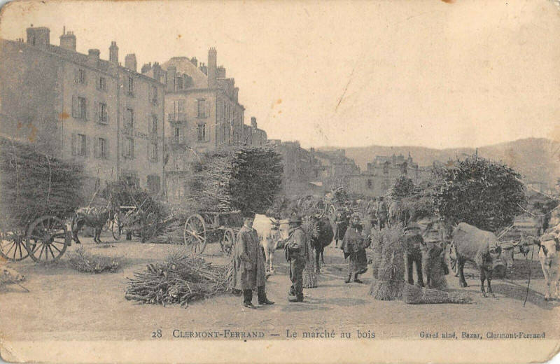 Carte postale ancienne Clermont Ferrand Le Marche Au Bois à Clermont-Ferrand