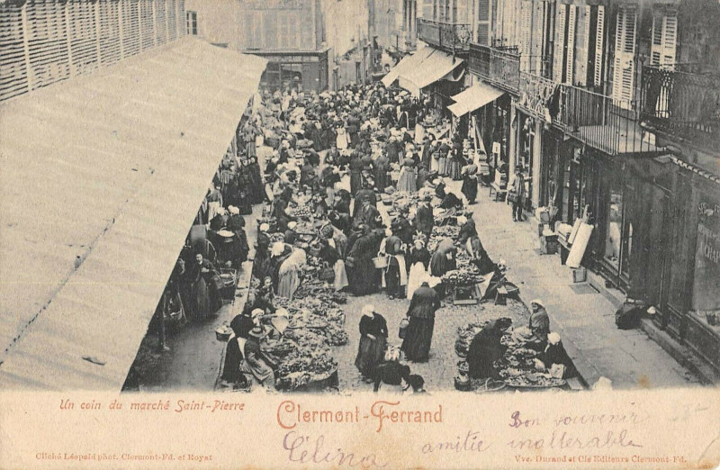 Carte postale ancienne Clermont Ferrand Un Coin Du Marche Saint Pierre à Clermont-Ferrand