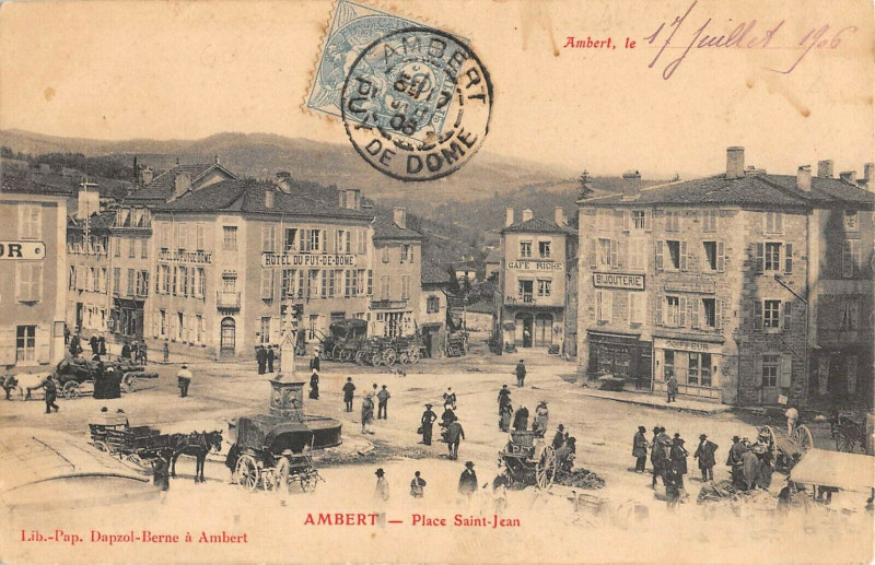 Carte postale ancienne Ambert Place Saint Jean à Ambert