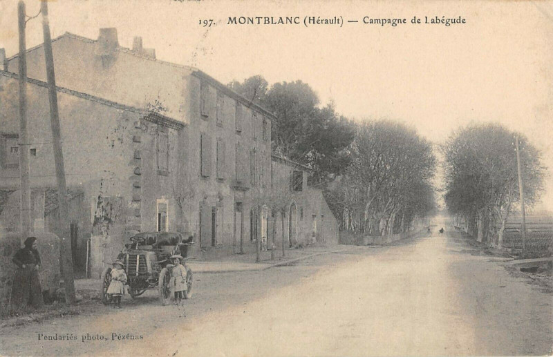 Carte postale ancienne Montblanc Campagne De Labegude (Voiture Automobile à Campagne