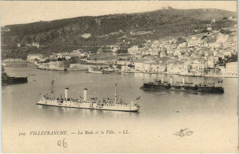 Carte postale ancienne Villefranche - La Rade et la Ville Ships