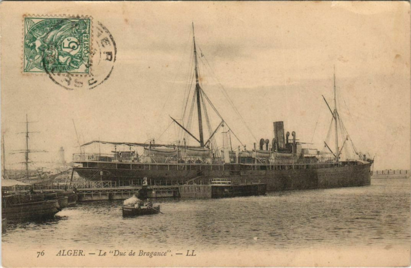 Carte postale ancienne Alger - Le Duc de Bragance Ships