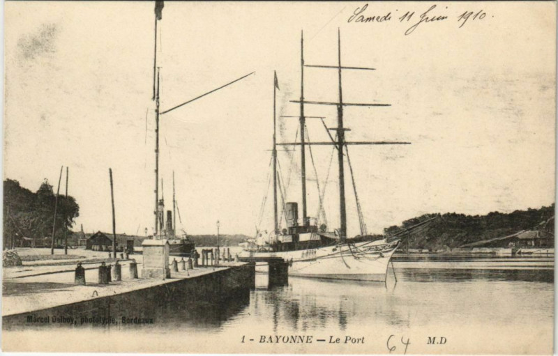 Carte postale ancienne Bayonne - Le Port Ships
