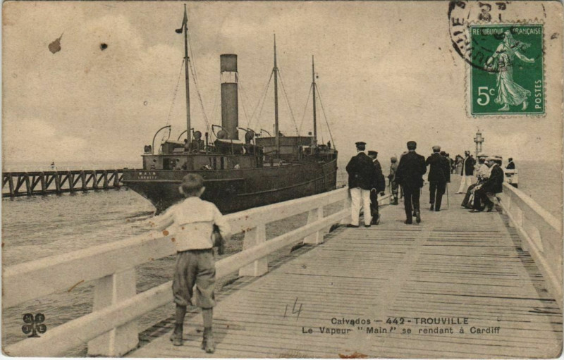 Carte postale ancienne Trouville - Le Vapeur Main se Rendant a Cardiff Ships