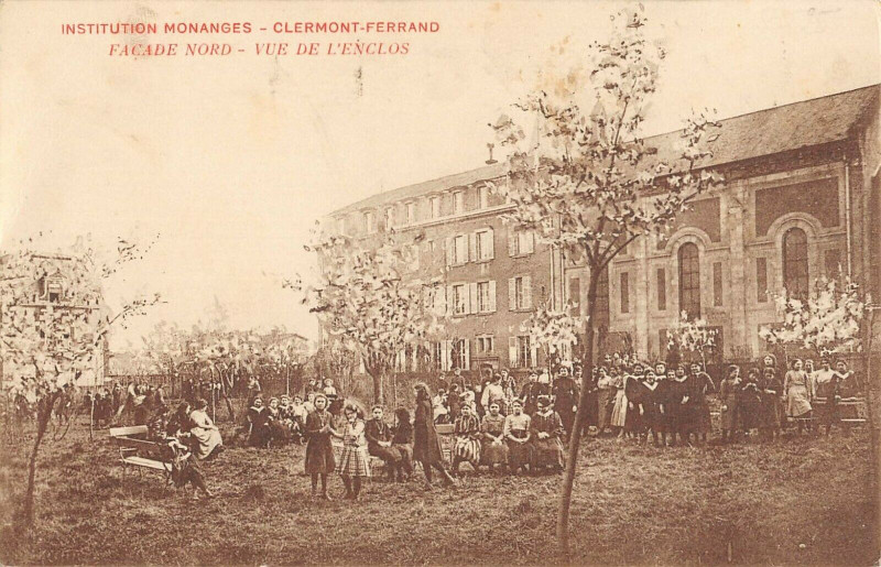 Carte postale ancienne Clermont Ferrand Institution Monanges Facade Nord Vue De L'Enclos à Clermont-Ferrand