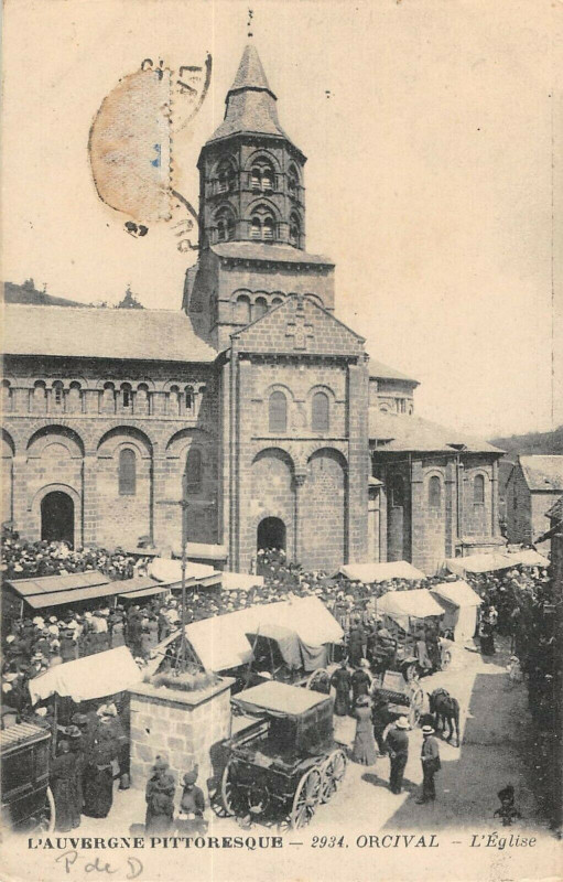Carte postale ancienne Orcival Eglise à Orcival