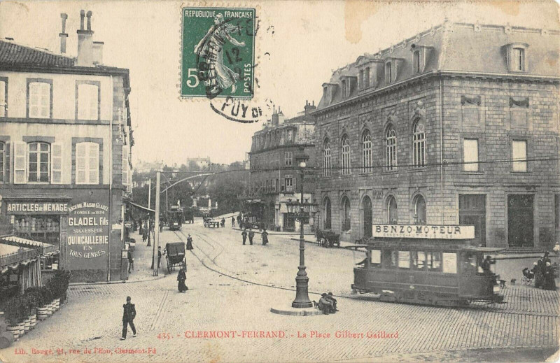 Carte postale ancienne Clermont Ferrand Place Gilbert Caillard à Clermont-Ferrand