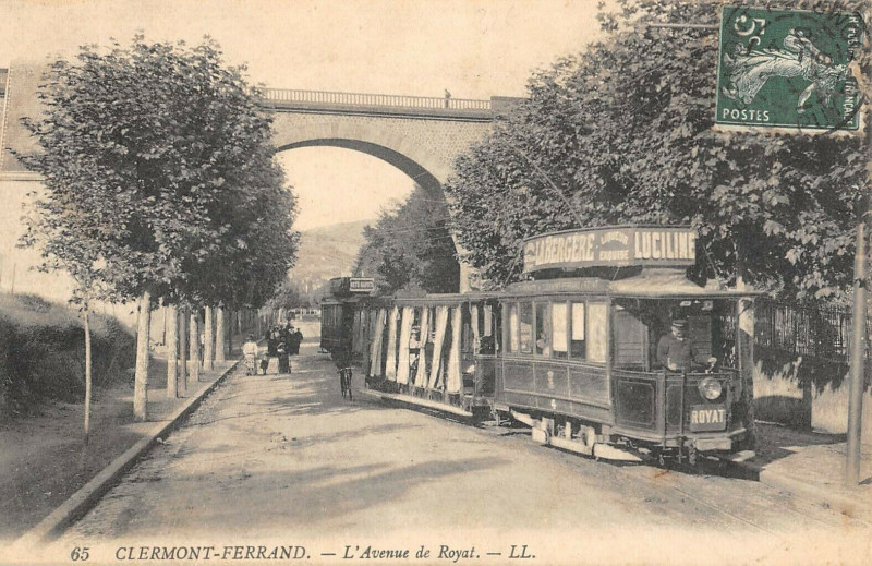 Carte postale ancienne Clermont Ferrand Avenue De Royat Tramway à Clermont-Ferrand