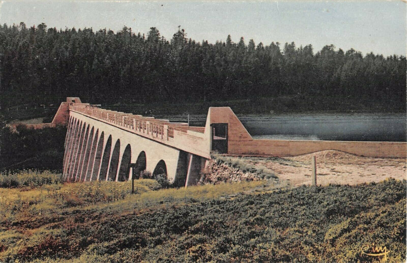 Carte postale ancienne Ambert Ses Environs Barrage Des Pradeaux à Ambert