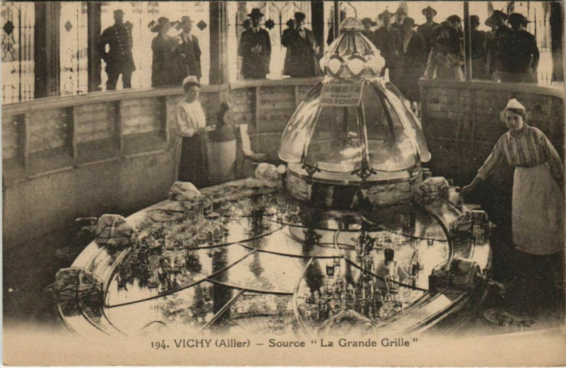 Carte postale ancienne Vichy Source La Grande Grille à Vichy