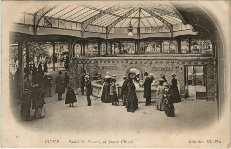 Carte postale ancienne Vichy Palais des Sources ,Source Chomel à Vichy