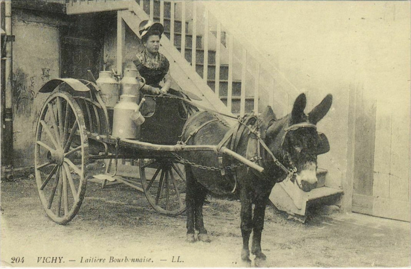 Carte postale ancienne Vichy Laitiere Bourbonnaise à Vichy