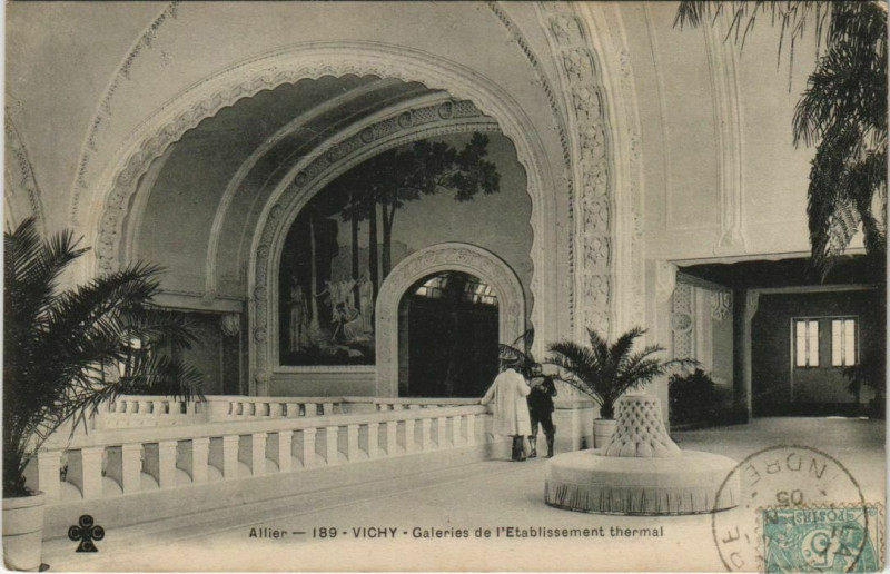 Carte postale ancienne Vichy Galeries de l'Etablissement Thermal à Vichy
