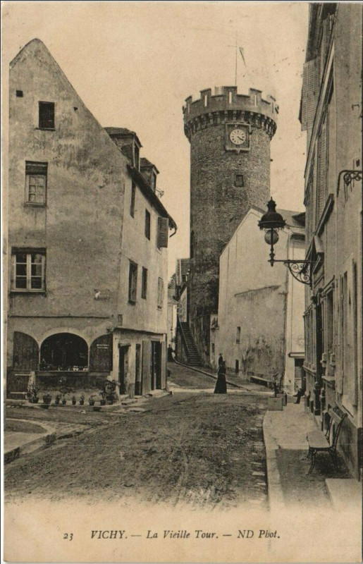 Carte postale ancienne Vichy La vieille Tour à Vichy