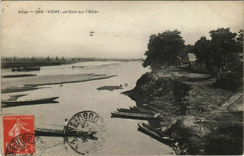 Carte postale ancienne Vichy un coin sur l'Allier à Vichy