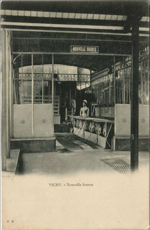 Carte postale ancienne Vichy Nouvelle Source à Vichy