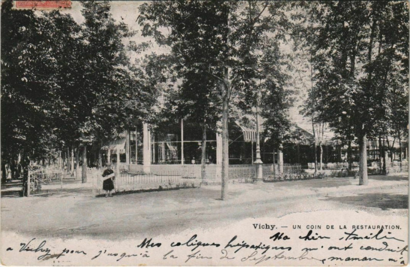 Carte postale ancienne Vichy Un coin de la Restauration à Vichy