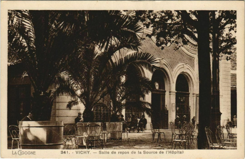 Carte postale ancienne Vichy Salle de repos de la Source de l'Hopital à Vichy