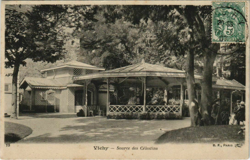 Carte postale ancienne Vichy Source des Celestins à Vichy