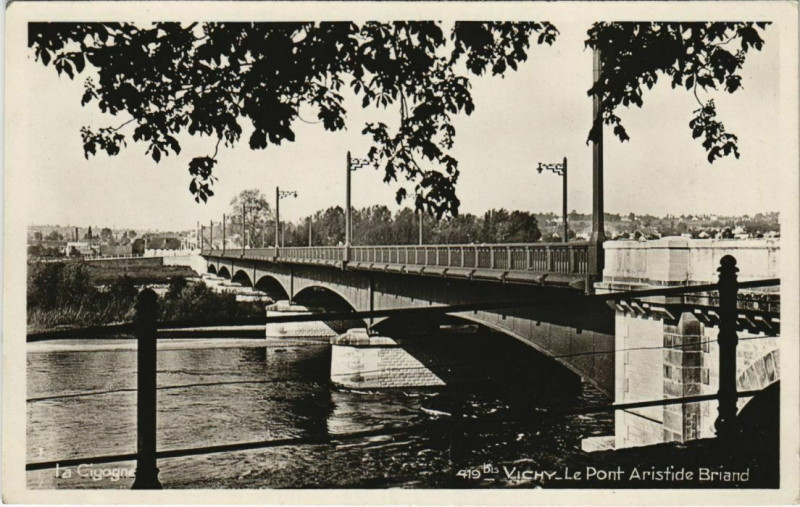 Carte postale ancienne Vichy Le Pont Aristide Briand à Vichy
