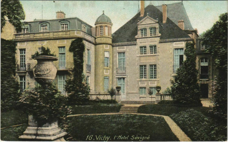 Carte postale ancienne Vichy Hotel Sevigne à Vichy