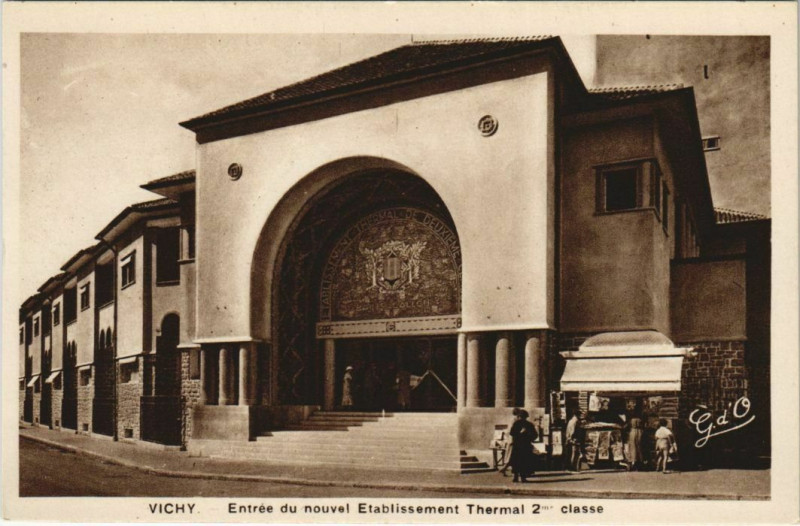 Carte postale ancienne Vichy Entree de l'Etablissement Thermal à Vichy