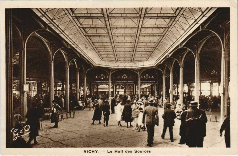 Carte postale ancienne Vichy Le Hall des Sources à Vichy