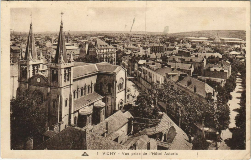 Carte postale ancienne Vichy vue prise de l'Hotel Astoria à Vichy