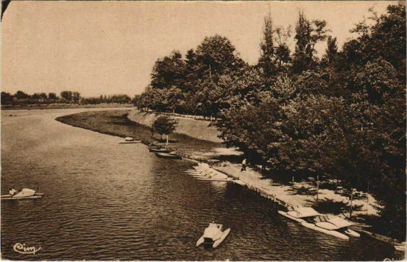 Carte postale ancienne Vichy Allier et la Station des Pedalettes à Vichy