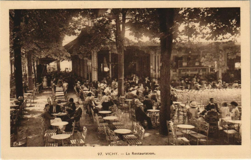 Carte postale ancienne Vichy La Restauration à Vichy
