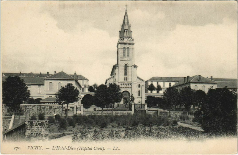 Carte postale ancienne Vichy Hotel Dieu à Vichy
