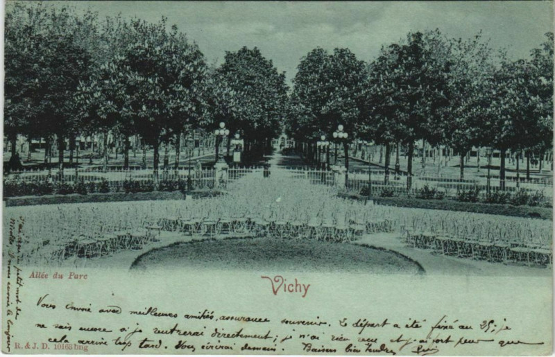 Carte postale ancienne Vichy Allee du Parc à Vichy