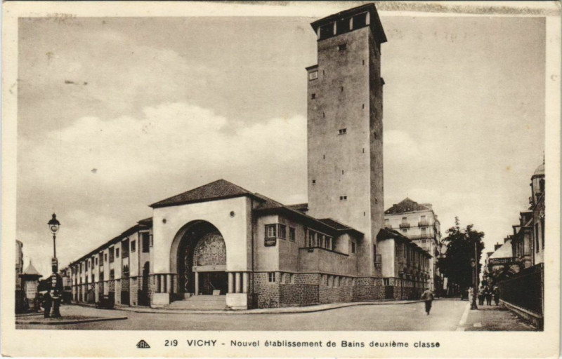 Carte postale ancienne Vichy Nouvel Etablissement de Bains à Vichy