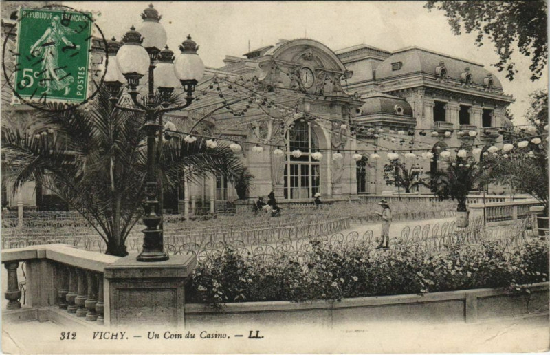 Carte postale ancienne Vichy Un coin du Casino à Vichy