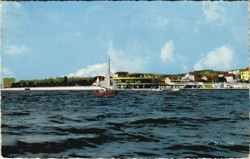 Carte postale ancienne Vichy Le Plan d'Eau et le Yacht Club à Vichy