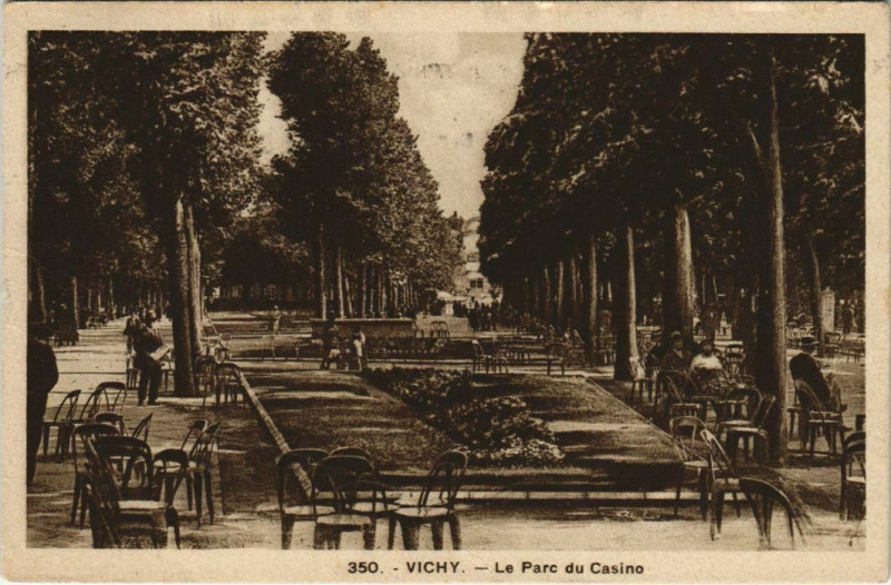Carte postale ancienne Vichy Parc du Casino à Vichy