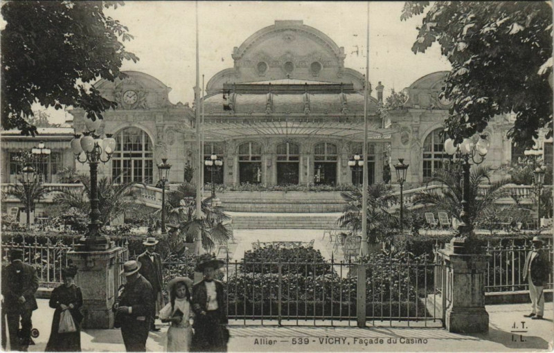 Carte postale ancienne Vichy Facade du Casino à Vichy