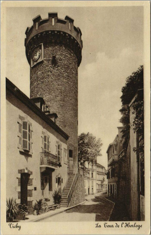 Carte postale ancienne Vichy Tour de l'Horloge à Vichy